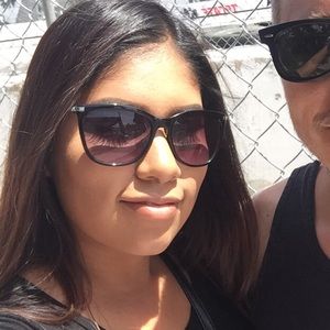 Meet your Posher, Sandy